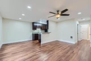 Photo #1: 240004650 Listing 