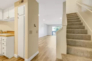 Photo #3: 240004653 Listing 