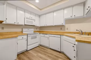 Photo #4: 240004653 Listing 