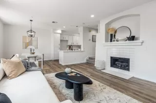 Photo #2: 240004759 Listing