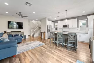 Photo #6: 240004851 Listing