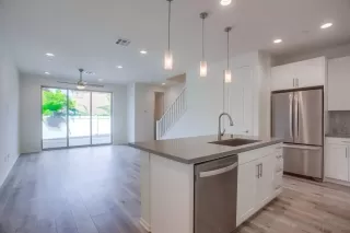 Photo #4: 240004858 Listing 