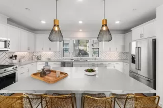 Photo #5: 240004863 Listing