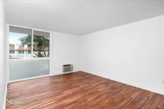 Photo #4: 240004876 Listing