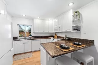 Photo #1: 240004912 Listing 