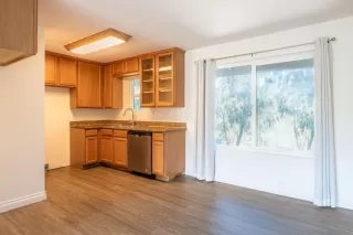 Photo #1: 240004915 Listing 