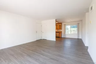 Photo #6: 240004915 Listing 