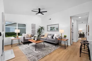 Photo #5: 240004983 Listing