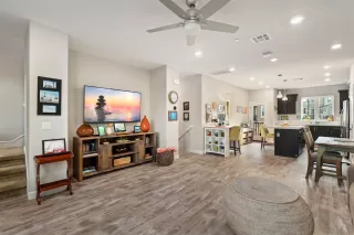 Photo #2: 240004987 Listing 