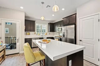 Photo #4: 240004987 Listing 