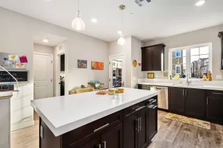 Photo #5: 240004987 Listing 