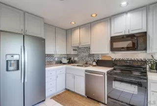 Photo #5: 240005008 Listing