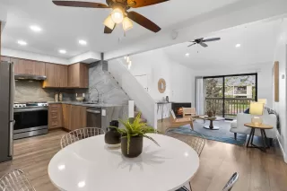 Photo #3: 240005019 Listing