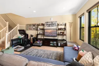 Photo #5: 240005043 Listing