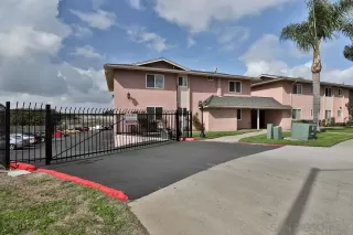 Photo #1: 240005106 Listing 