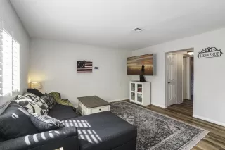 Photo #3: 240005142 Listing