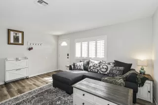 Photo #5: 240005142 Listing