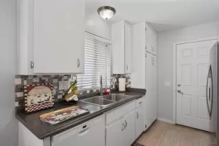 Photo #4: 240005143 Listing