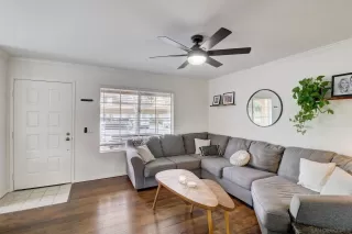 Photo #3: 240005146 Listing