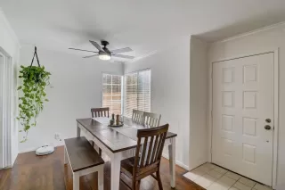 Photo #5: 240005146 Listing