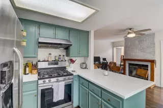 Photo #6: 240005146 Listing