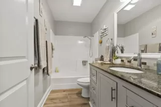 Photo #6: 240005176 Listing 