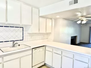 Photo #5: 240005177 Listing