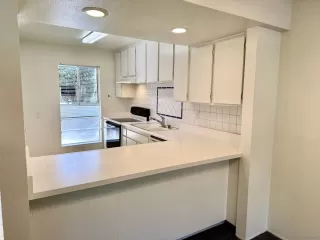 Photo #6: 240005177 Listing