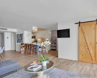 Photo #4: 240005192 Listing