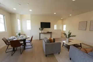 Photo #6: 240005323 Listing