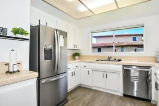 Photo #2: 240005354 Listing