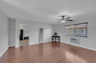 Photo #3: 240005361 Listing