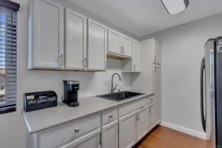 Photo #6: 240005361 Listing