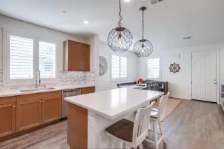 Photo #4: 240005432 Listing