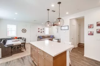 Photo #6: 240005432 Listing