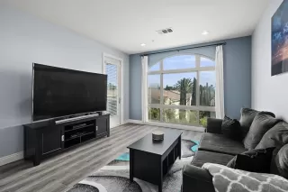 Photo #2: 240005503 Listing 