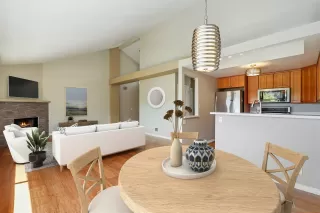 Photo #4: 240005557 Listing 