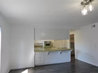 Photo #4: 240005571 Listing 