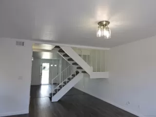 Photo #5: 240005571 Listing 