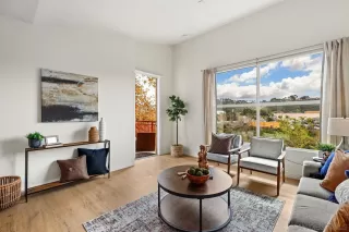 Photo #2: 240005604 Listing