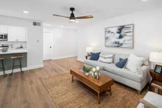 Photo #3: 240005606 Listing 