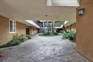 Photo #2: 240005733 Listing