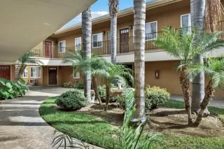 Photo #3: 240005733 Listing