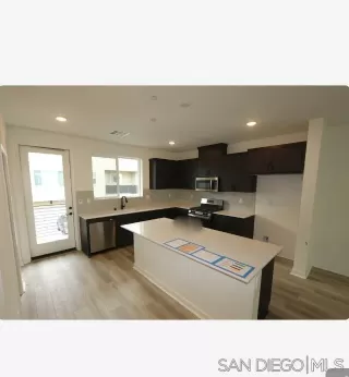 Photo #4: 240005776 Listing 