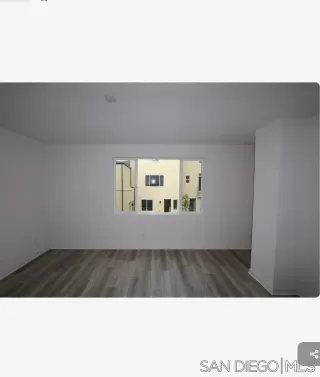 Photo #5: 240005776 Listing 