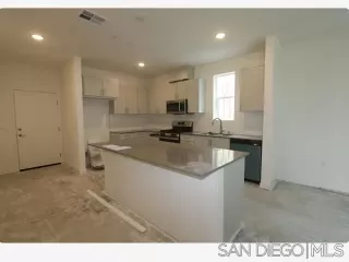 Photo #6: 240005781 Listing 