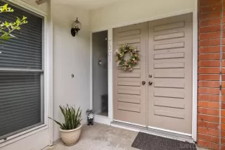 Photo #3: 240005785 Listing 