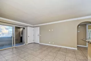 Photo #4: 240005820 Listing 
