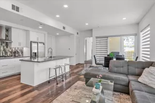 Photo #4: 240005906 Listing