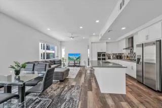 Photo #6: 240005906 Listing